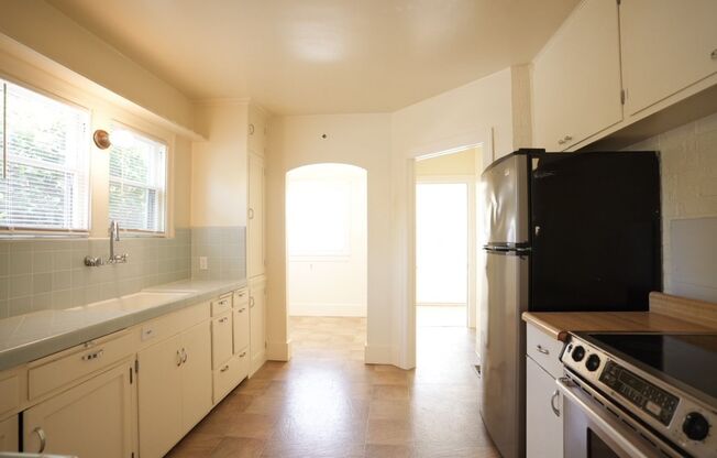 2 beds, 1.5 baths, $3,300, Unit 530-FR