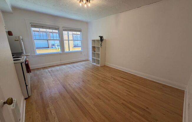 Studio, 1 bath, 320 sqft, $1,129, Unit 06