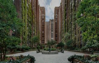 425 W 23 ST