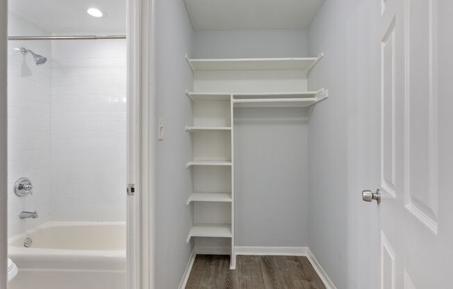 Studio, 1 bath, 340 sqft, $1,425, Unit 306