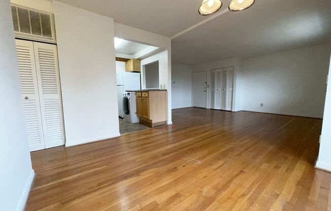 2 beds, 1 bath, 800 sqft, $1,450, Unit 2709-2D