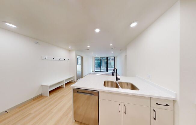 2 beds, 2 baths, 849 sqft, $1,305, Unit 6013 - 303