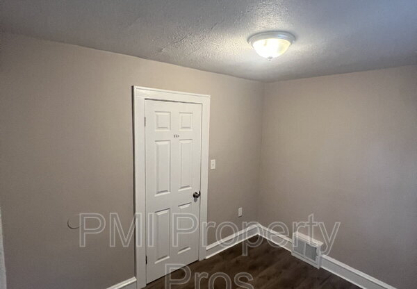 4678 N 49 ST