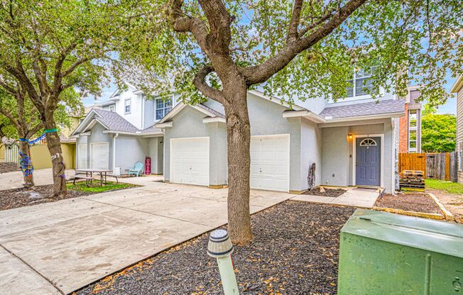 7811 Kingsbury Wood