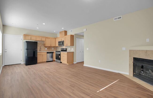 2 beds, 2 baths, 916 sqft, $1,595, Unit 144-24102
