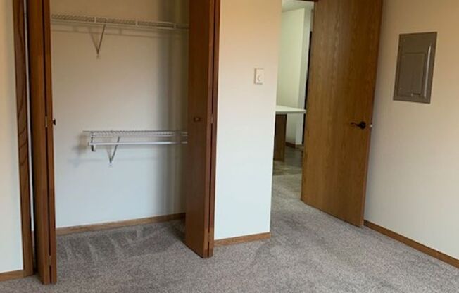 1 bed, 1 bath, 648 sqft, $1,100, Unit 400-216