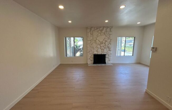 2211 N VERDUGO RD