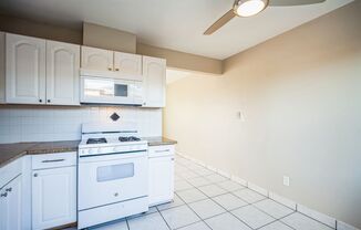 2 beds, 1 bath, 700 sqft, $1,750, Unit 15