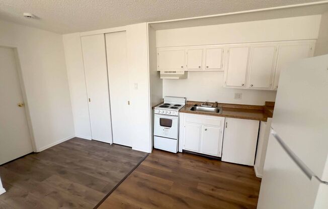 Studio, 1 bath, 400 sqft, $1,099, Unit 1250-B