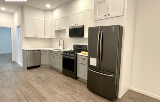 359 W 52 ST