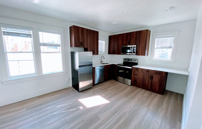 Studio, 1 bath, 285 sqft, $999, Unit 09