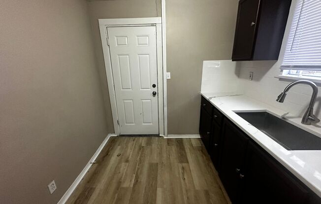 3 beds, 1 bath, $1,075