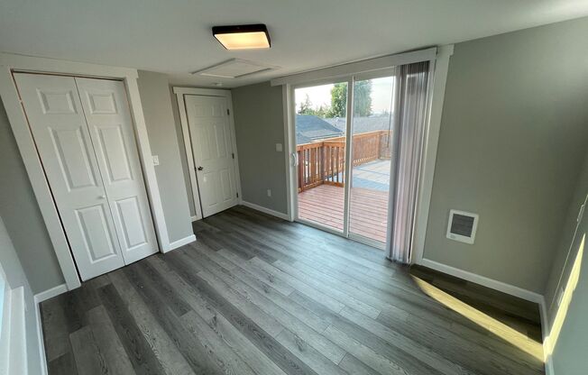 2 beds, 1 bath, $2,200