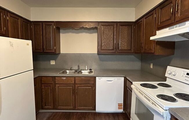 2 beds, 2 baths, 1,200 sqft, $975, Unit #10