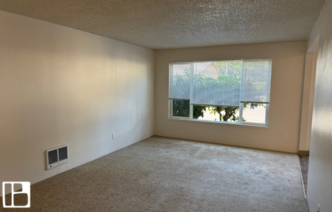 2 beds, 1 bath, 1,000 sqft, $1,295, Unit 11