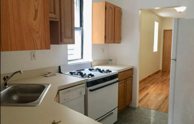 302 E 104 ST
