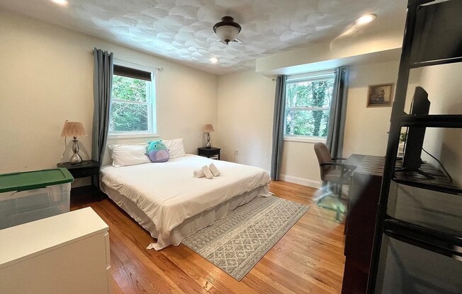 3 beds, 2 baths, 1,600 sqft, $6,300, Unit 201