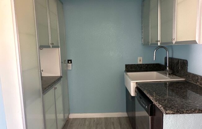 2 beds, 1 bath, $1,995