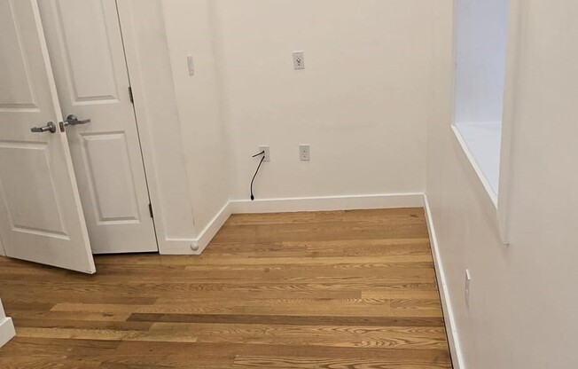 2 beds, 1 bath, $2,100, Unit 201