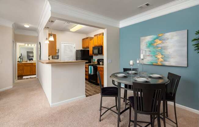 Fully Equipped Eat-In Kitchen at Abberly Place at White Oak Crossing Apartments, HHHunt Corporation, Garner, North Carolina