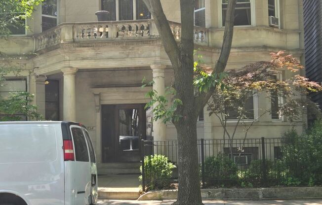 832-34 S Oakley Blvd.