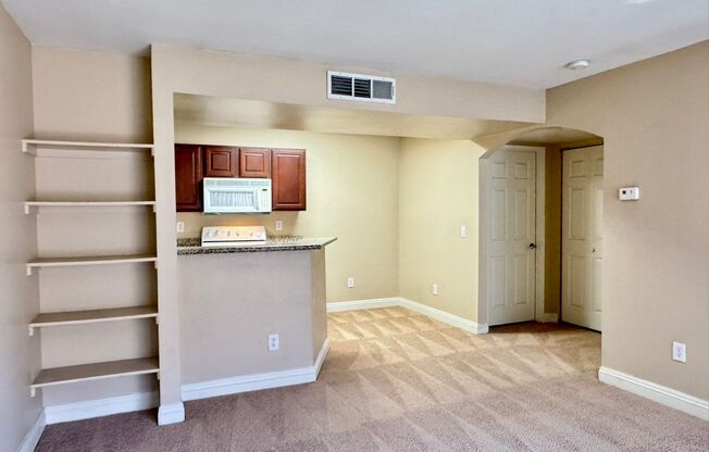 Americana LC - 5162 S. Jones Blvd #206 / 1 Bed & 1 Bath / Gated Community