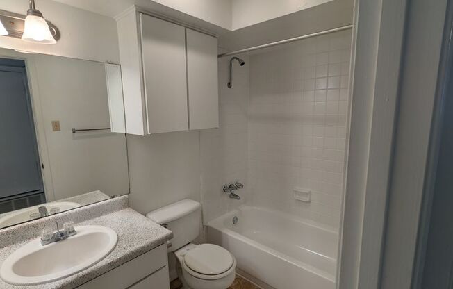 1 bed, 1 bath, 578 sqft, $740, Unit TH 235