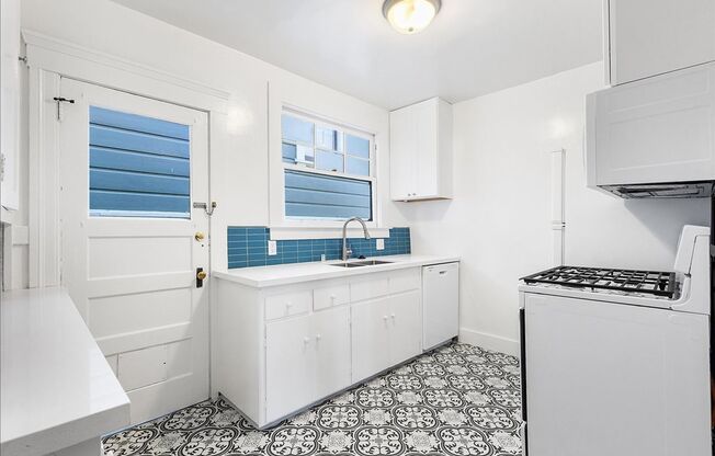 2134 Clinton Ave - 2 bedroom | 1 bathroom
