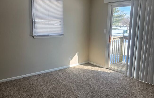 2 beds, 1 bath, $850, Unit 13