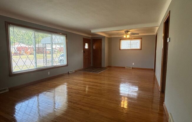 3 beds, 1 bath, $1,650