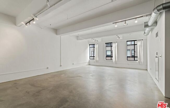 1 bed, 1 bath, 890 sqft, $2,700, Unit 405