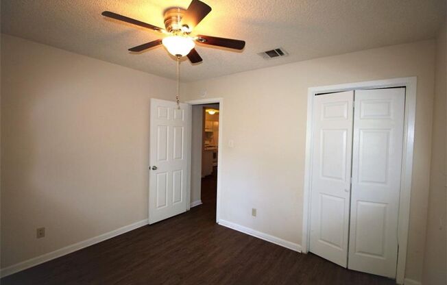 2 beds, 1 bath, 885 sqft, $1,395, Unit Unit B