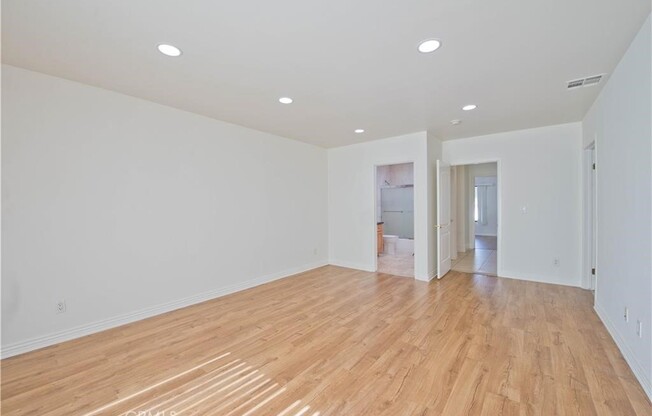 4 beds, 2.5 baths, 2,500 sqft, $5,200