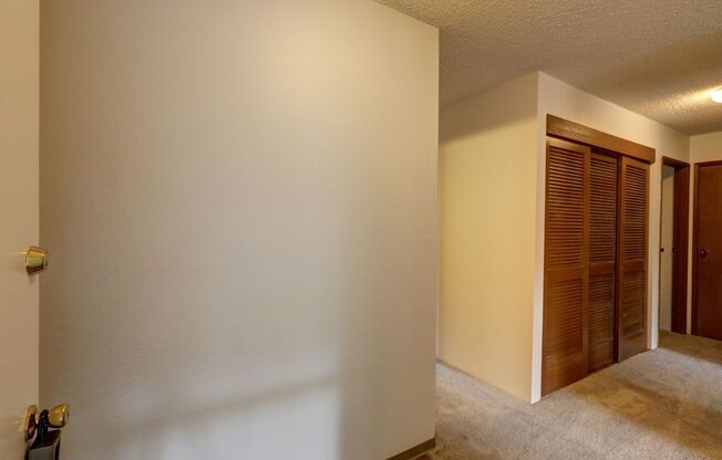 Top floor 2 bedroom 2 bath condo in Kirkland