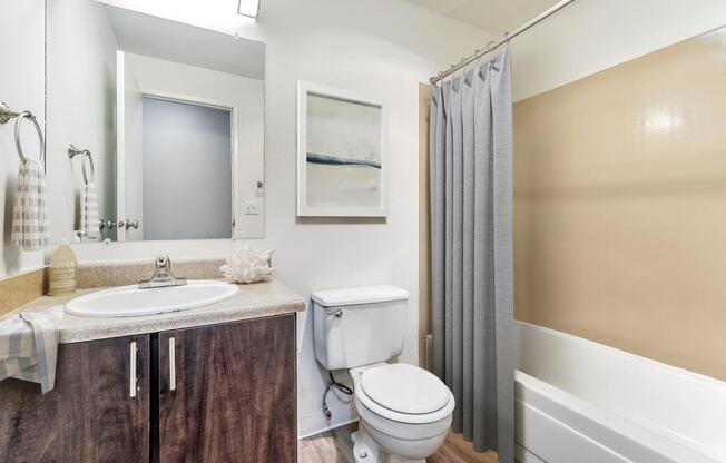 3 beds, 2 baths, 1,290 sqft, $2,305