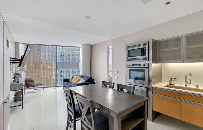 FULLY FURNISHED GORGEOUS ONE BEDROOM WITH SOUTH STRIP VIEW