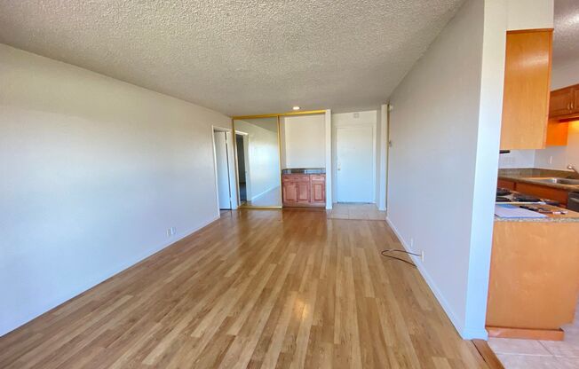Pacific Beach Condo! 2 BEDROOM 2 BATH with DUAL MASTER SUITES AND 2 ASSIGNED PARKING SPACES!