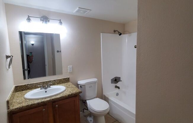 2 beds, 1 bath, 850 sqft, $1,395, Unit 214