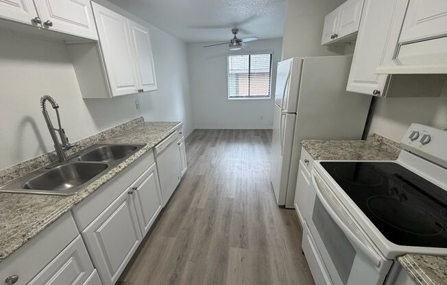 2 beds, 2 baths, 940 sqft, $1,575, Unit 15-36