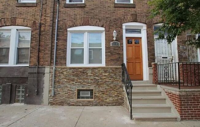 Spacious Three Bedroom Home in Point Breeze!