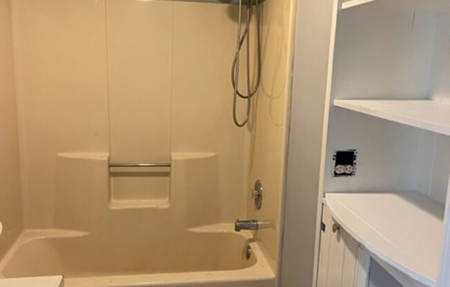 2 beds, 1 bath, $1,750, Unit Unit 1