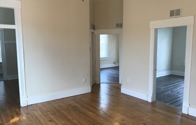 Vintage North Hyde Park Bungalow