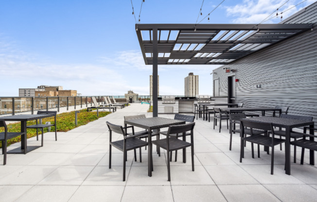 2500 N SHERIDAN AVE