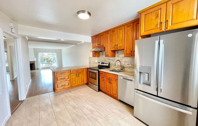 Beach Lover SF Home 4BR/2BA + Bonus Room! Large Yard! Outer Sunset! PROGRESSIVE