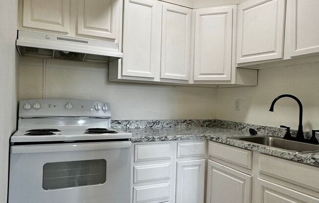 Studio, 1 bath, $950, Unit 302