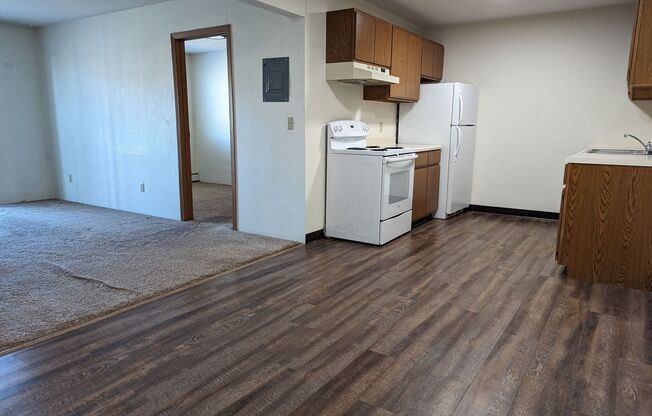 2 beds, 1 bath, 750 sqft, $975, Unit 18