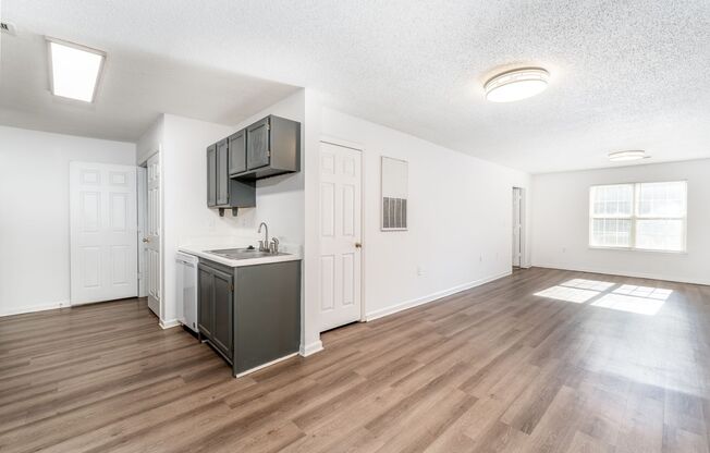3 beds, 3 baths, 1,172 sqft, $1,700, Unit 1915G-JS