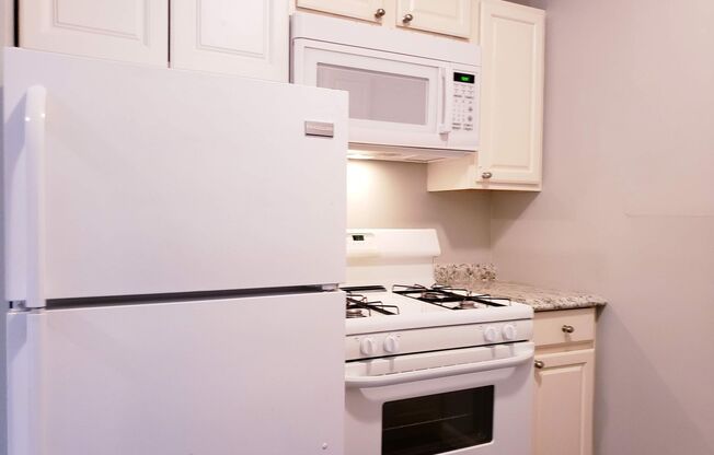 2 beds, 1 bath, 880 sqft, $1,095, Unit A