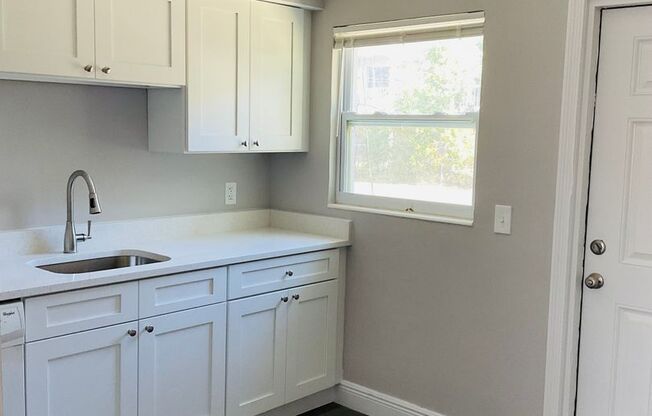 1 bed, 1 bath, 683 sqft, $1,295, Unit 4919 York St, Unit 2