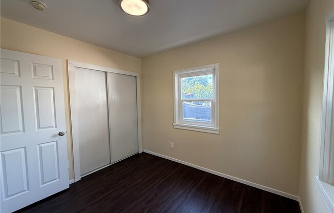 3 beds, 1 bath, 900 sqft, $3,195